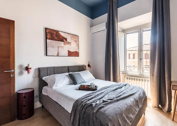 The Rent - Bright One-bedroom In Via Del Tritone *
