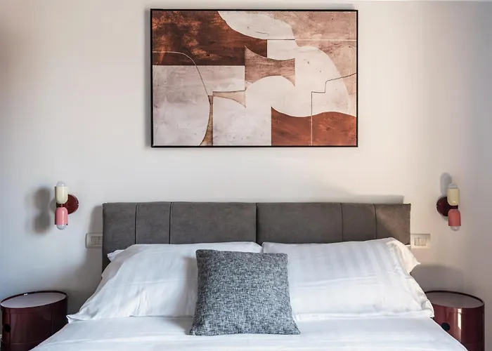 The Rent - Bright One-bedroom In Via Del Tritone דירה רומא